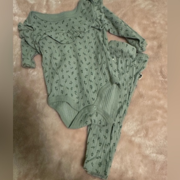 Baby girl clothes bundle - Picture 3 of 4